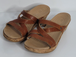 Crocs A Leigh Sandals Womens 8 Brown Tan Leather Wedge Strappy Open Toe ... - £21.57 GBP