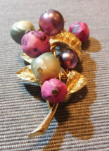 ART Vintage Dimensional Colorful Berries Brooch Trembler? Gold Tone Leav... - $39.95