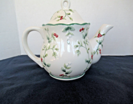 Phaltzgraff Winterberry Teapot &amp; lid sculpted  stoneware 7-7/8&quot; H red berries - £17.56 GBP