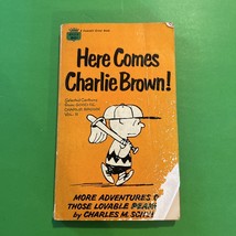 Vintage 1968 Here Comes Charlie Brown P EAN Uts Paperback Book Snoopy - £7.58 GBP