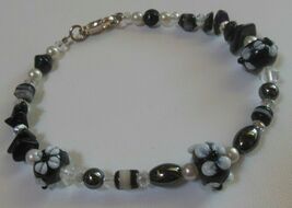 Silver-tone Black &amp; White Floral Art Glass Bead Bracelet 9" long - $15.34