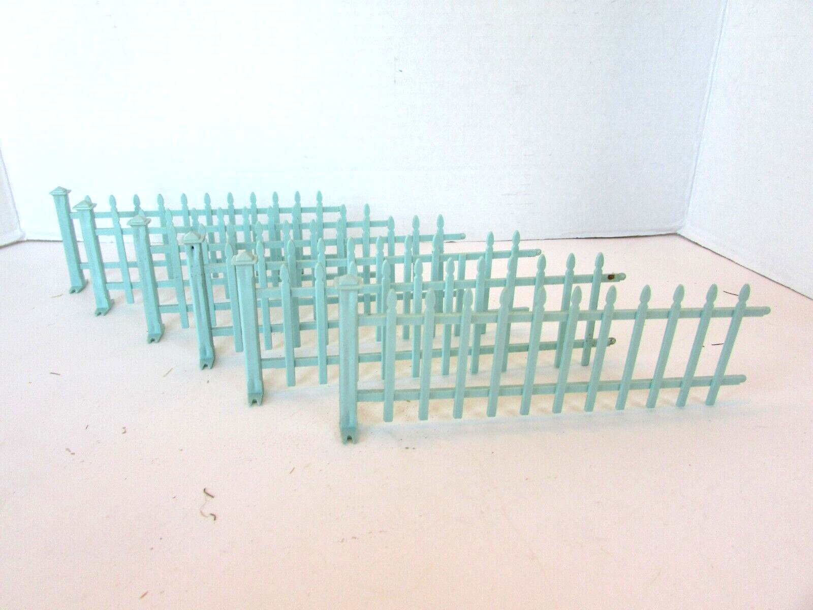 VTG LOT OF 6 PIECES BLUE GREEN PICKET FENCE SECTIONS WITH POSTS 5.5&quot;L   L13 - $4.70