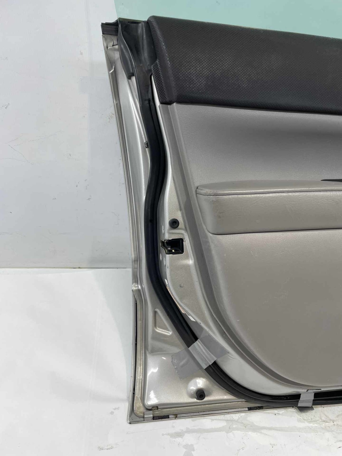 2006-2008 Subaru Forester LH Driver Front Door Assembly W/ Glass & Panel Scratch Item image 11