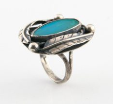 Vintage Silver Ring w/ Flush Set Turquoise (Size 7) Accented by Silver Leaves - £58.04 GBP