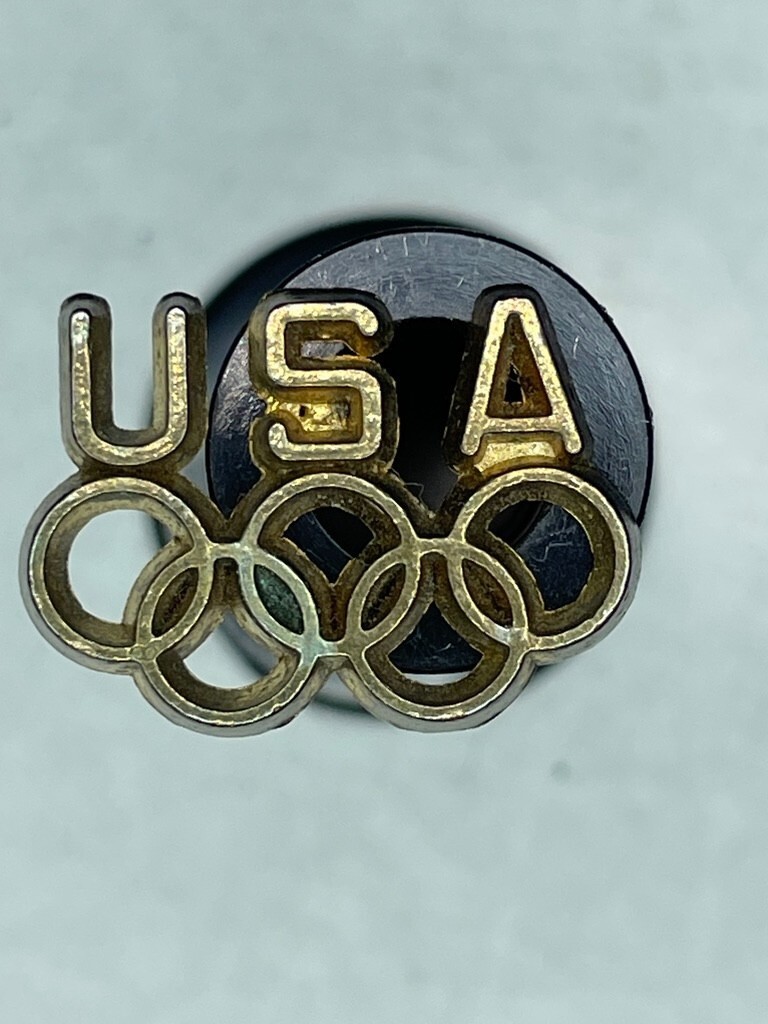 Olympic Summer Games Souvenir Lapel Pin Los Angeles 1984 Gold Rings - $9.90
