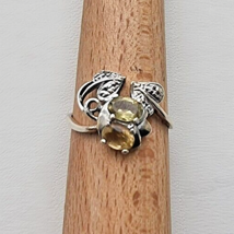 VINTAGE DESIGNER 925 STERLING SILVER  OVAL 6x4mm. PERIDOT LEAF RING SIZE... - $613.64 MXN