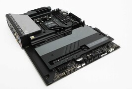 ASUS ROG Crosshair X670E Hero AMD AM5 DDR5 WiFi 6E ATX Motherboard image 3