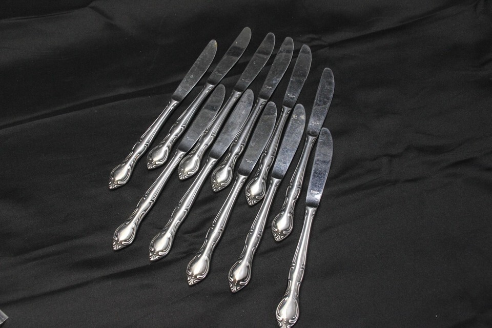Hampton Court Dinner Knives Scroll 8-3/4&quot; Stainless Lot of 11 - $39.19