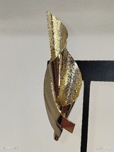 Vintage Brush Gold Ribbon Abstract Pin Brooch Flower Holder - £11.61 GBP