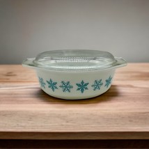 Vintage White Pyrex Blue Snowflake 2.5 Qt. Oval Casserole Dish W/Lid 2 1/2 Quart - £44.97 GBP