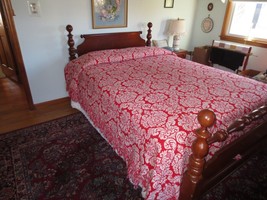 1960 Heavy Woven Reversible Red &amp; OFF-WHITE Floral Fringed BEDSPREAD--92&quot; X 108&quot; - £95.70 GBP