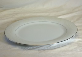 Royal Palm Crown Ming Dinner Plate White Gray Leaves on Rim Platinum - $21.77