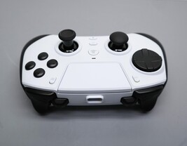 Razer Raiju V3 Pro Wireless Gaming Controller with TMR Thumbsticks image 5