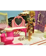 Doll House Bathroom Furniture - Bathroom (6 Piece Set) and One Doll - $559.21 MXN