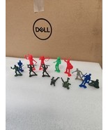 Lot Of 13 Unbranded Plastic Green Cowboy &amp; Red Indians Green Gray Blue A... - $202.42 MXN