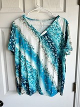 Light Blue And White Soft Women’s V Neck T-shirt With Sparkle Pattern - $201.12 MXN