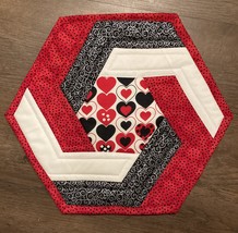 February Hexagon Love Affair Table Topper &amp; Trivet - £19.81 GBP