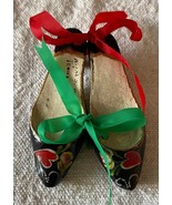 Miniature ceramic flip flops, hand painted, with the colours of Portugal - €7,65 EUR