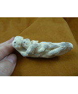 ott-w7 white Otter with baby of shed ANTLER figurine Bali detailed carving - $177.79 CAD