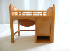 Epoch calico critter Baby Changing Table Doll House Plastic Furniture - £8.18 GBP