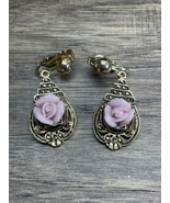 Vintage Pink Rosette Flower Floral Gold Tone Dangle Drop Earrings KG JD - $24.25 CAD