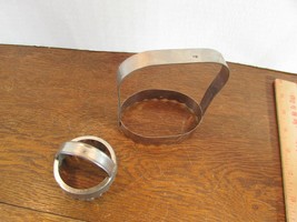 2 Vintage  Aluminum Biscuit Cookie Pastry Cutter Scalloped Cut OVAL - £11.54 GBP