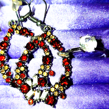 Beautiful red rhinestone an Crystal earrings that dangle an size 7 silve... - $21.78