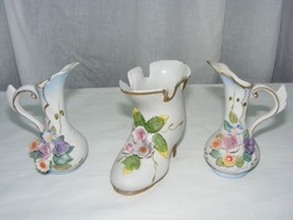 Vintage Porcelain 3 Piece Lot Two 4&quot; Pitcher Vases + 4&quot; Shoe Applied Flo... - $553.18 MXN