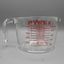 Pyrex #532 4 Cups/1 Qt. Measuring Cup Clear Glass Red Lettering Open Han... - £23.73 GBP