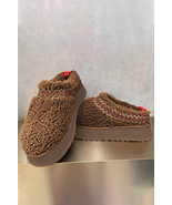 Chestnut Embroidered Sherpa Plush Thick Sole Snow Boots - $603.30 MXN