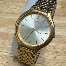 Vintage Seiko Quartz Watch V701-6K69 Men Gold ToneAnalog~For Parts Repair - $28.49