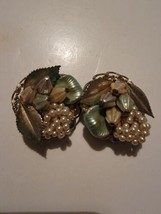 Vintage Clip On Earrings Gold Tone Multi Color Pearl Cluster  - £10.96 GBP