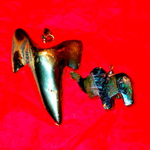Two really cute elephant pendants - $244.99 MXN