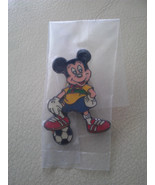 Disney&#39;s Mickey Mouse with a soccer ball pin - $75.05 MXN