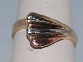 10k Multi Gold Ring With A Beautiful Design (Yellow, White and Rose Gold) - £139.02 GBP
