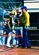 Mda Celebrity Softball Game 1978-CANDID 5 X 7 Photo--DANZA &amp; Garner #553 - £4.78 GBP