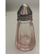 One vintage hazel atlas pink depression glass salt shaker - $186.54 MXN