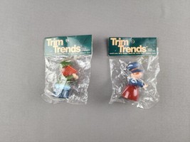 Vintage Trim Trends 3&quot; Wooden Holiday Carolers Christmas Tree Ornaments (Pair) - £15.82 GBP