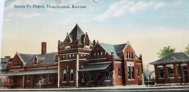 Antique 1913 Colored Postcard HUTCHINSON KANSAS SANTA FE DEPOT Railroad ... - £8.12 GBP