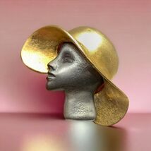 Vintage Ultra Craft Gold Silver Tone Brooch Pin Woman Wearing Hat - €19,71 EUR