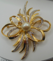 Vintage Signed CINDY ADAMS goldtone Floral/Ribbon Rhinestone Brooch/Pendant - £50.89 GBP