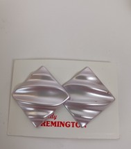 Vintage Lady Reminton Shimmering White Pierced Earrings - $151.63 MXN