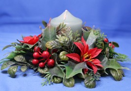 Green Candle with wick that lights and Wreath with Poinsettia, Holly and... - £3.99 GBP