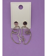 Gold Tone Etch Face Earrings - €8,52 EUR