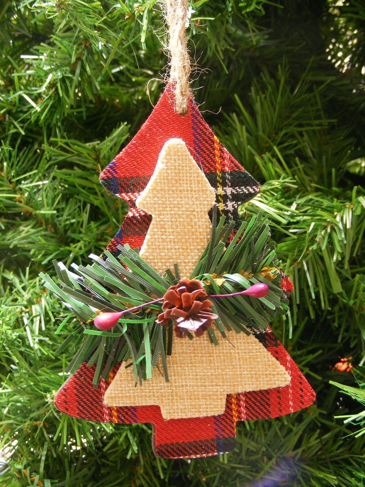 WOOD CHRISTMAS TREE w/PINE BRANCH & PINE CONE & HOLLY BERRIES CHRISTMAS ORNAMENT - $5.88