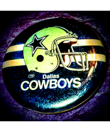VINTAGE 1980&#39;s DALLAS COWBOYS ☆HELMET☆ 3 1/2&quot; ☆RARE☆ PIN BACK BUTTON - $52.62 CAD