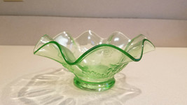 Vintag Green Depression Floral Design Wavy Edge 7&quot; Candy Dish Bowl - $14.80
