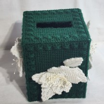 Tissue box cover handknit kneedle point green Christmas decor plastic canvas - £9.80 GBP