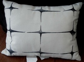 Ty Pennington Style Decorative Pillow- BRAND NEW WITH TAGS - NICE PATTERN - $368.88 MXN