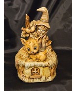 Vintage 1970&#39;s Ceramic Gnome Leprechaun &amp; Deer on Forest Cottage Music Box - $623.16 MXN